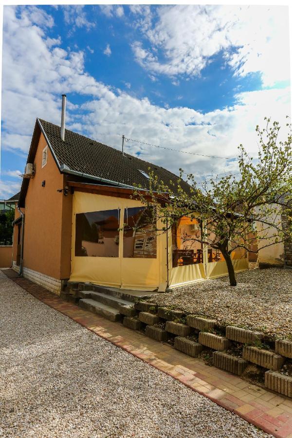 Gardi Apartman Сексард Экстерьер фото